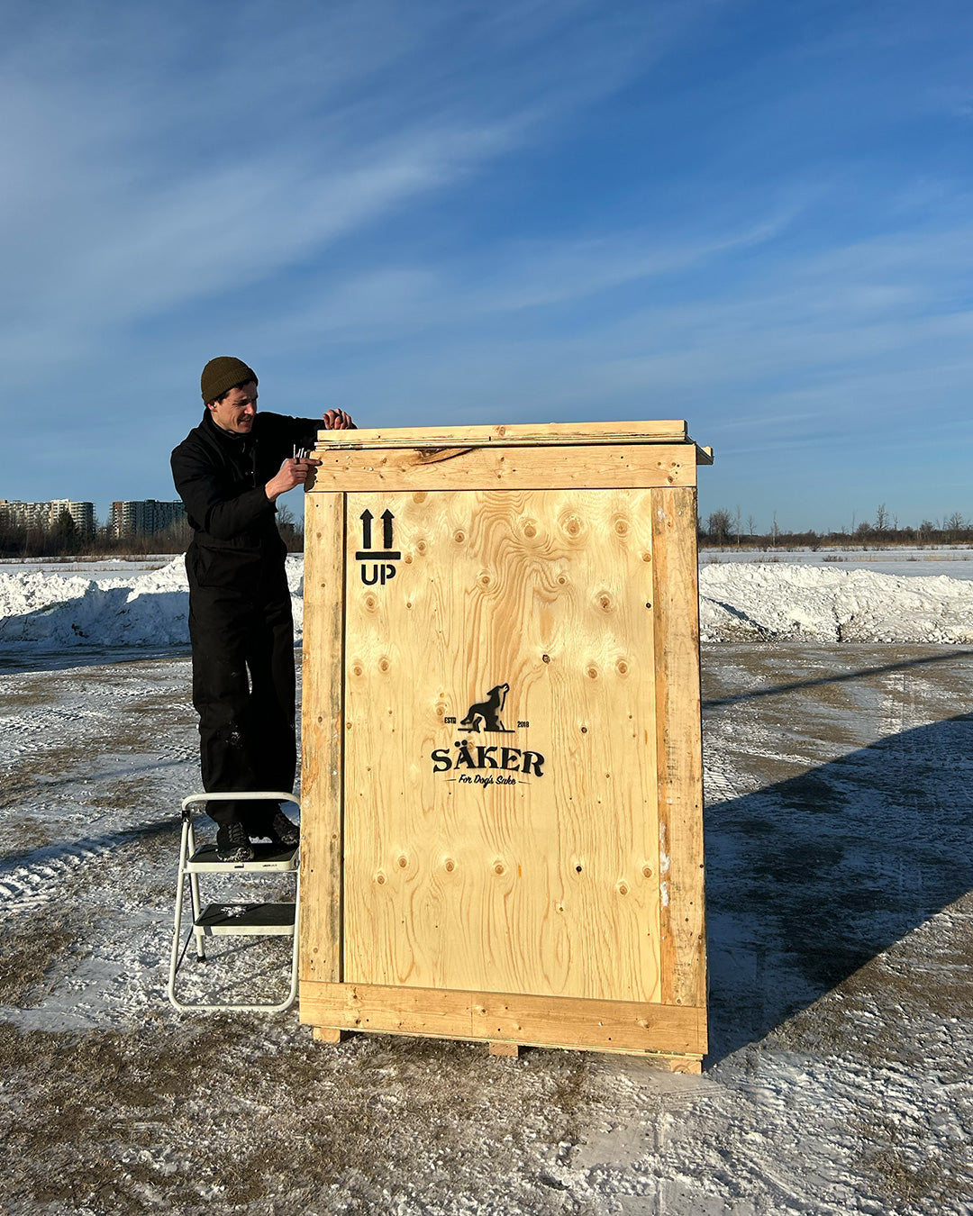 Last minute assembling crate for the helicopter shoot