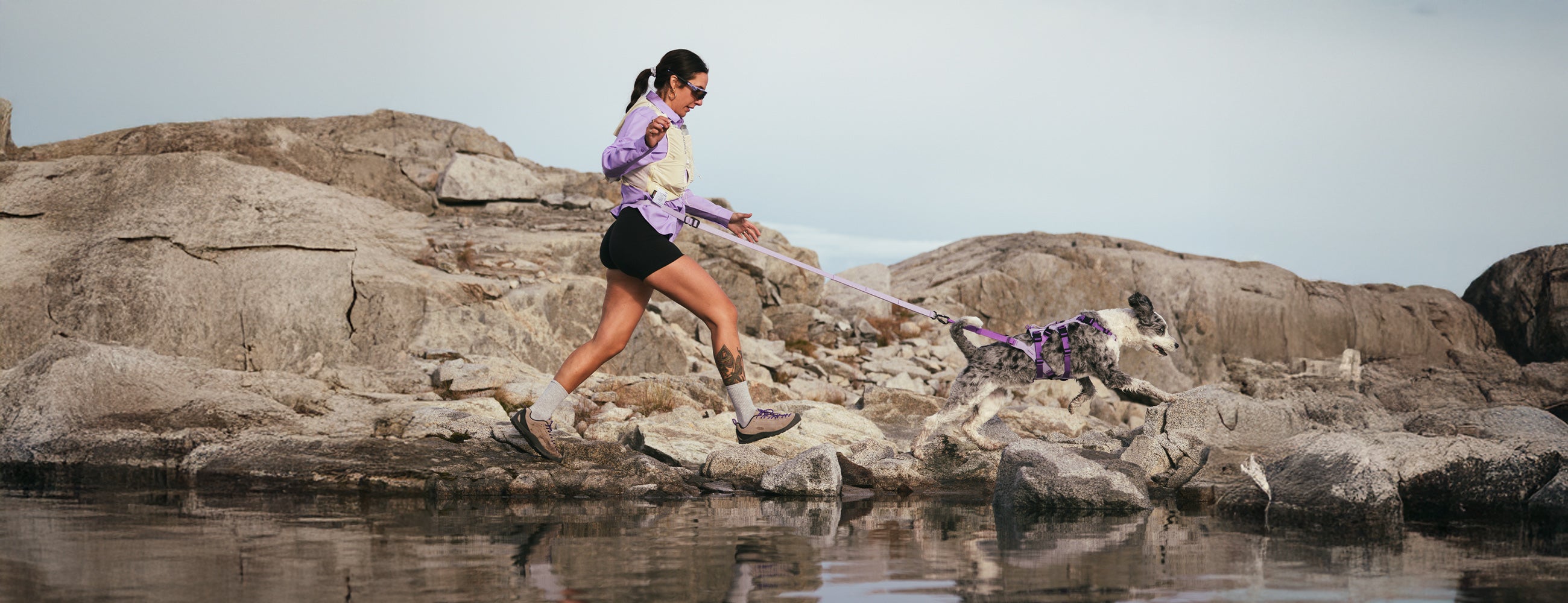 Power-hike with dog wearing Muse harness and traction attachment from Säker.